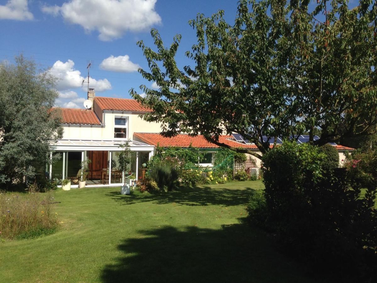 Chez Pierre Et Caroline Bed & Breakfast Les Herbiers Bagian luar foto