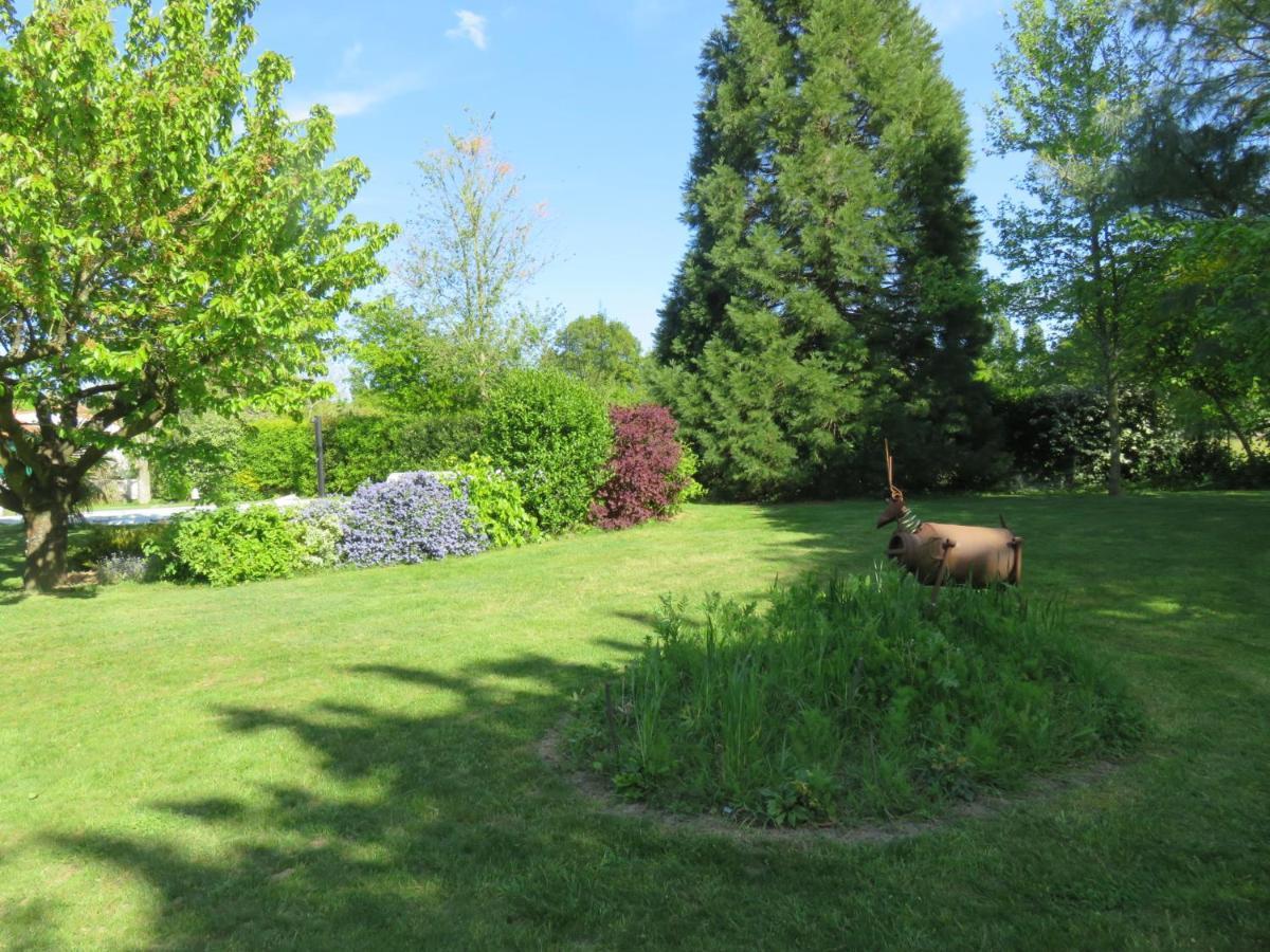 Chez Pierre Et Caroline Bed & Breakfast Les Herbiers Bagian luar foto